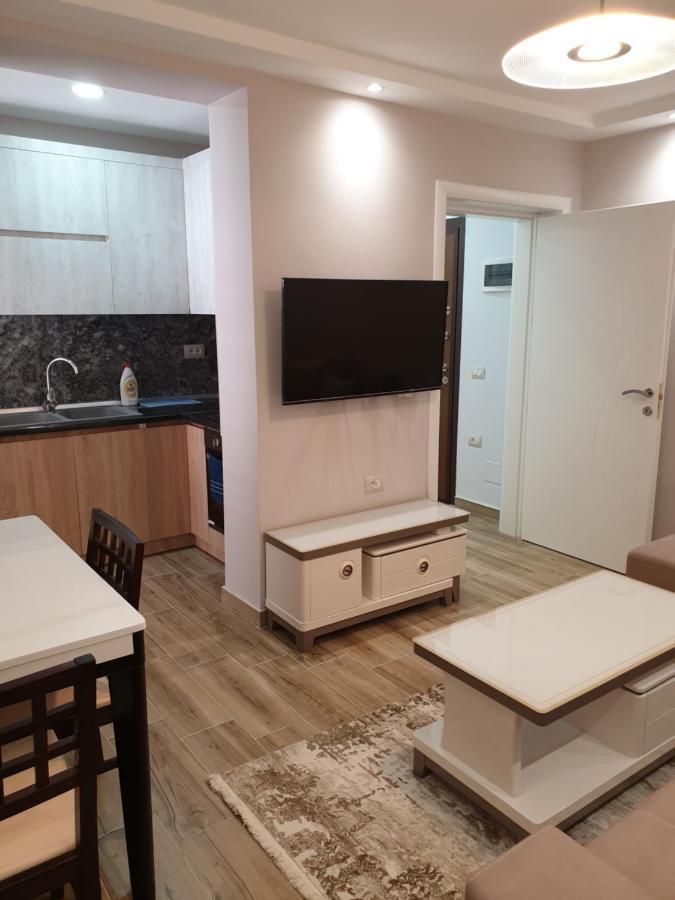 Vacation Apartment Near The Lake Apartament Afer Liqenit Pogradec Extérieur photo